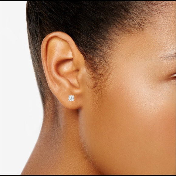 1/2 ct Genuine Diamond Stud 14 K Earrings NWT - Picture 3 of 4